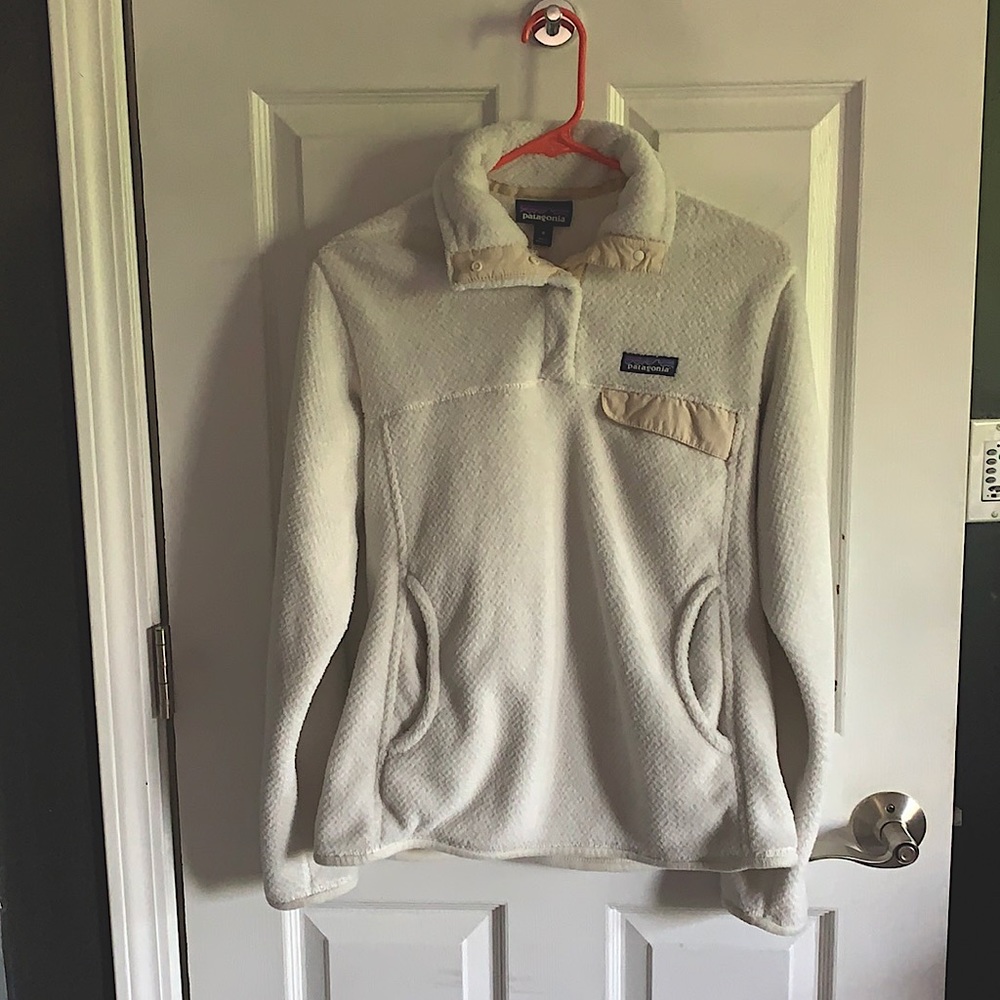white and cream patagonia sweatshirt